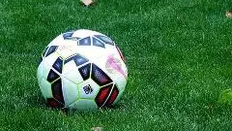 “NBA激战：雄鹿对决76人，波蒂斯半场高效表现助队逆袭领先！”